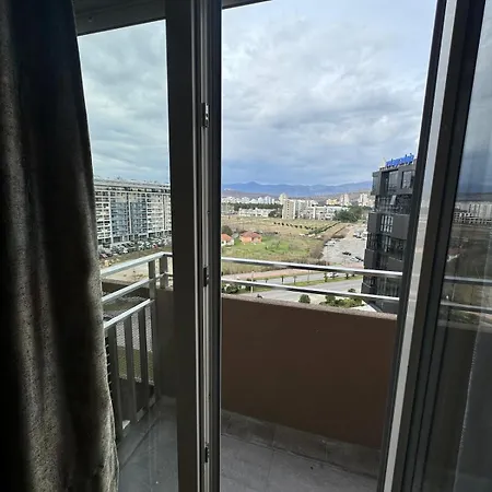 Your In The City, Point 33 Apartment *