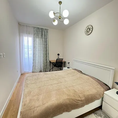 Your In The City, Point 33 Apartamento
